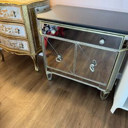 Mirrored cabinet w/stone top