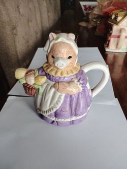 Vintage 1970 Mrs Pig collectible teapot Heritage Mint