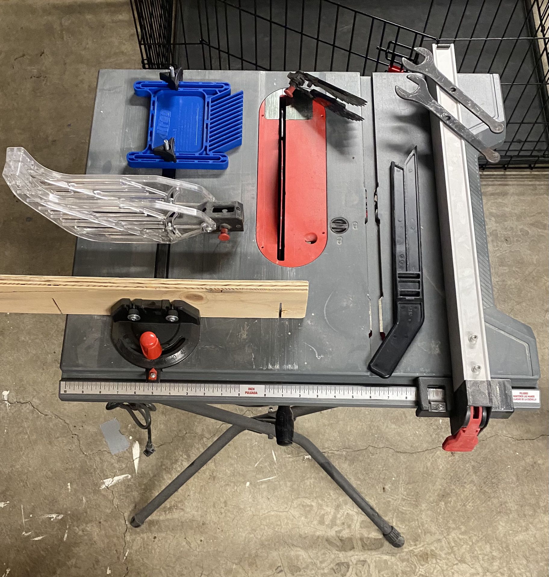 Craftsman 10in Jobsite Table Saw w/ Associated Equipment 