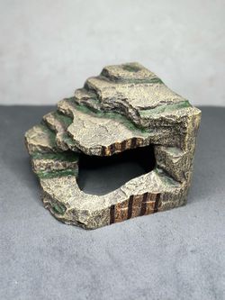 Reptile corner hut cave