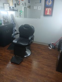 Black Hydraulic Barber Chair