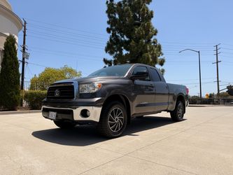 2011 Toyota Tundra 4x4 - Clean Carfax - Free Warranty!!!