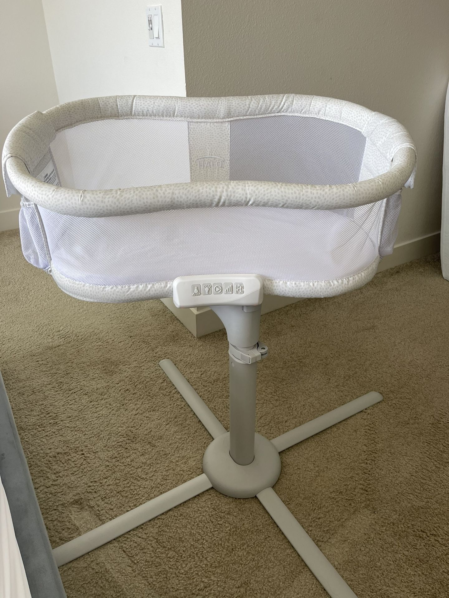 HALO Bassinest Swivel Sleeper Premiere Bassinet Pebble
