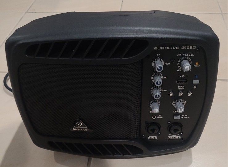 Behringer B105D 50W 5 inch Powered Monitor Speaker and Shure Mic Bundle