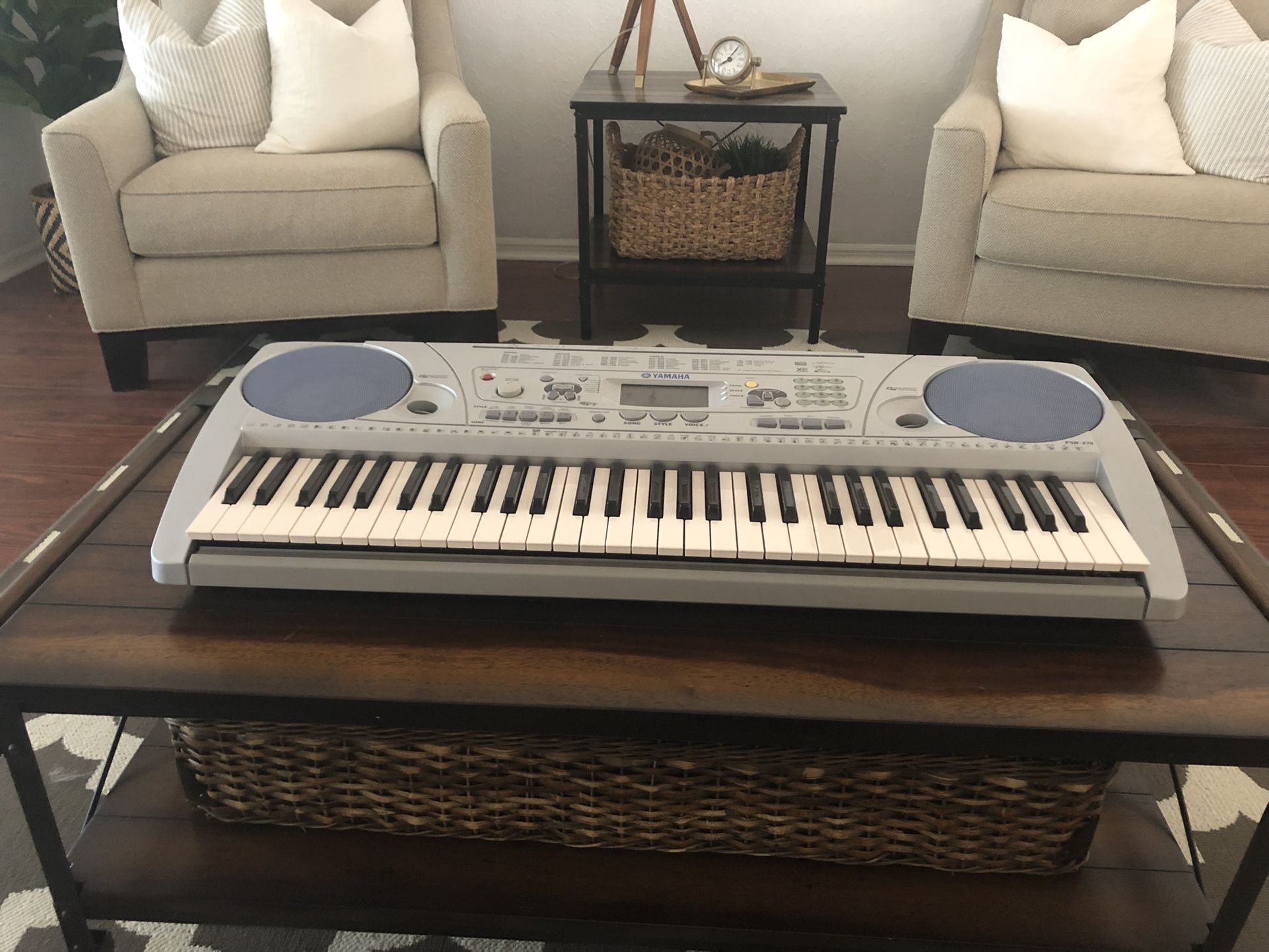 Yamaha Keyboard Piano PSR-276 Excellent Barely Used Condition