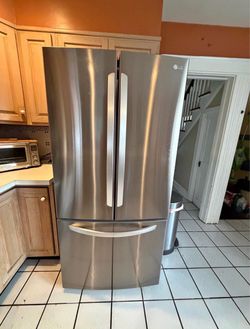 LG refrigerator-can be delivered