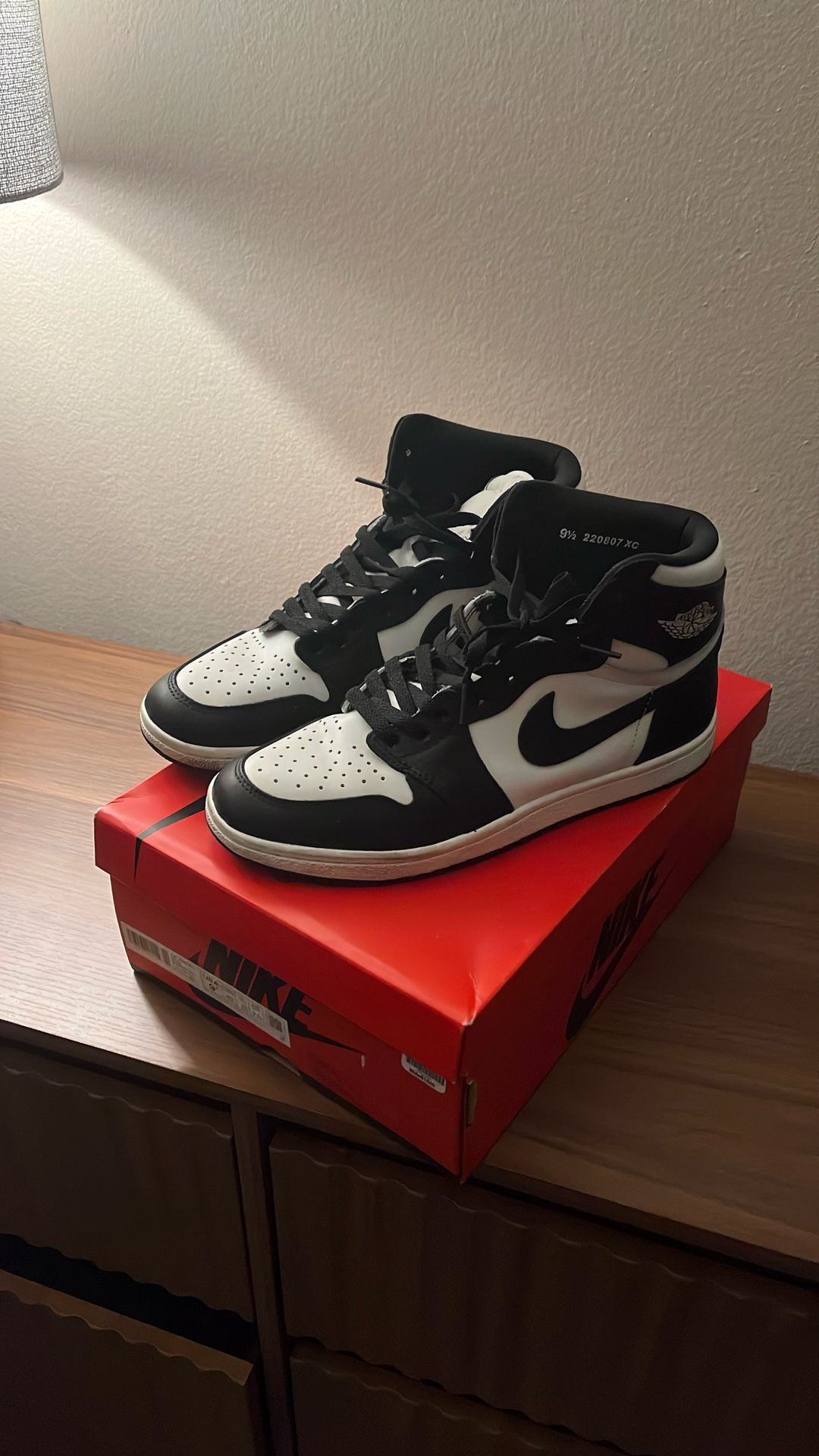 Black And White Retro Air Jordan 1