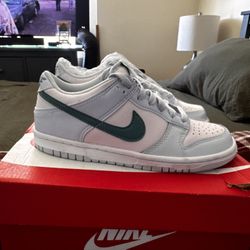 Nike Dunks 