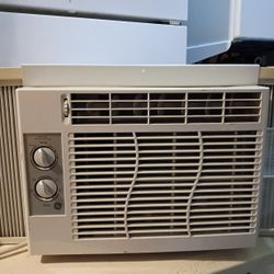 5050 BTU Window AC BLOWS ICE Cold And Whisper Quiet 