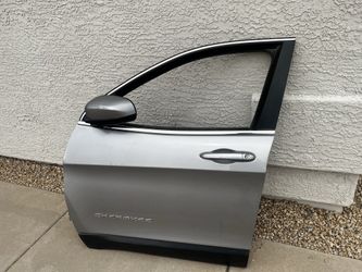 14/23 Jeep Cherokee Driver’s Door