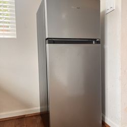 Hisense 4.4 cu.ft Refrigerator With Freezer