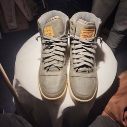 LEVI'S HI-TOP LEATHER SHOES