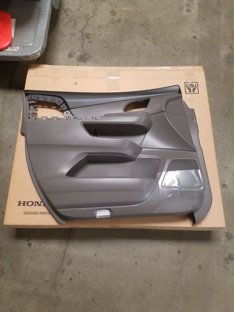 Honda Odyssey driver door panel