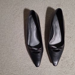 Ladies Shoes- SIZE 6
