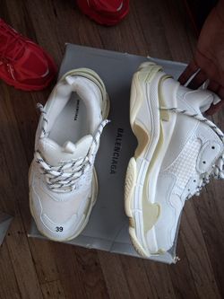 Size 9 , cream and white color