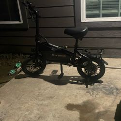 It Goes 30 mph at full charge a couple scratches and nothing very much battery chargers it comes with the charger it rides perfectly notothing’s wrong