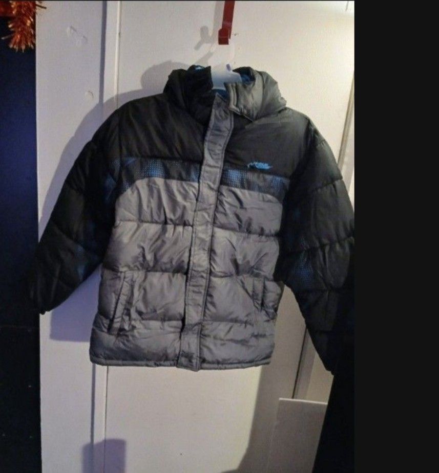 Boys Insulaed Winter Coat. Brand New w/ tags. Size: XLarge Boy's coats $30.