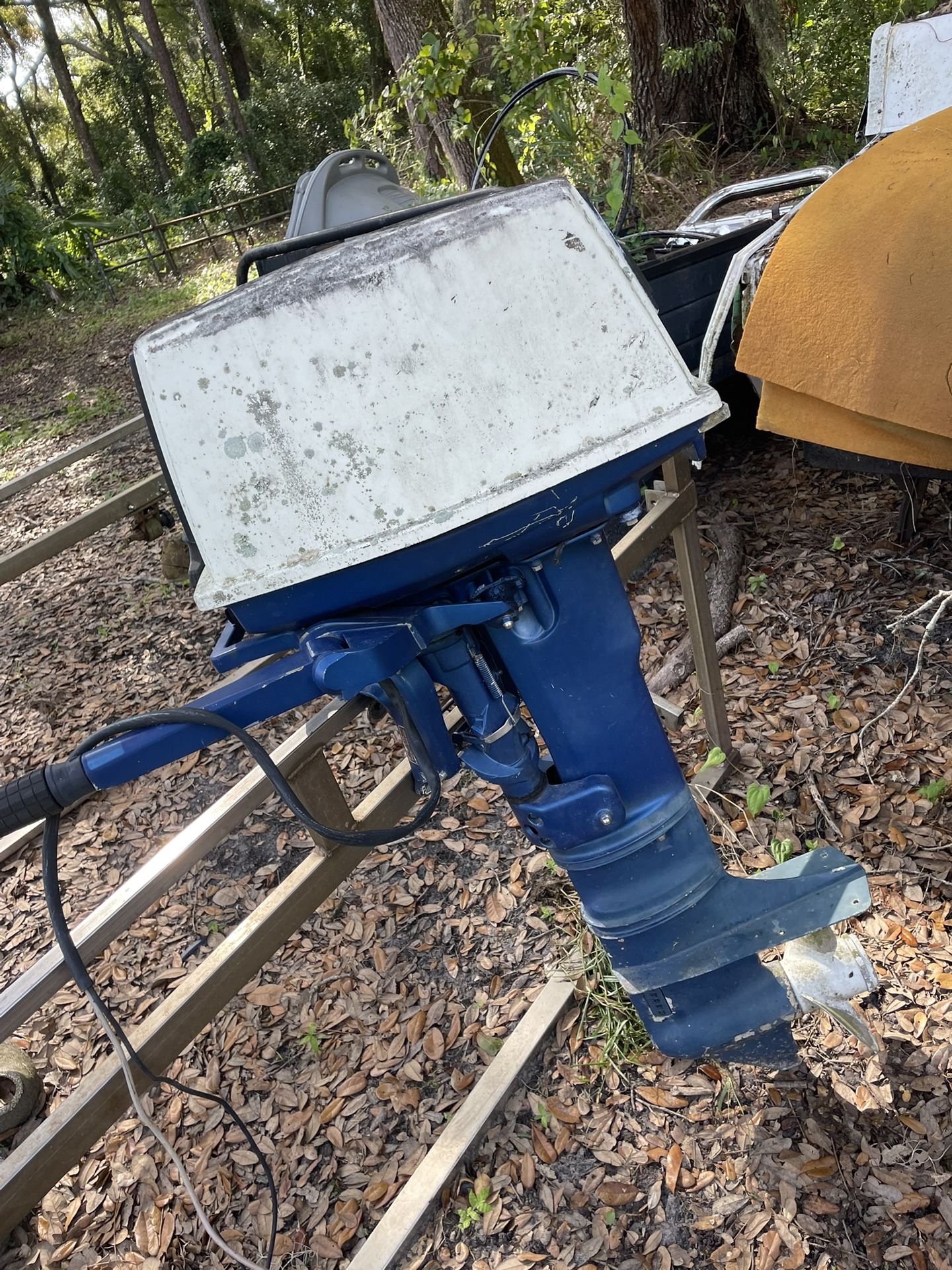 Outboard boat motor