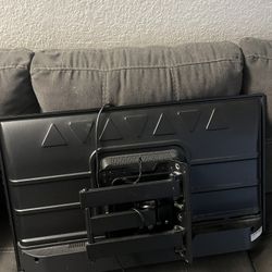 32in TCL Black Tv