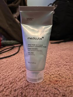 Medicube zero pore as clear capsule cleansing foam