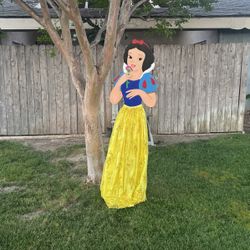Snow White 5ft Tall Wood 