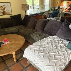 Sectional Couch With Full Size Pull Out Bed 