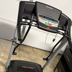 Pro Form Cross Walk Treadmill. Works Good. Has Cross Bars 