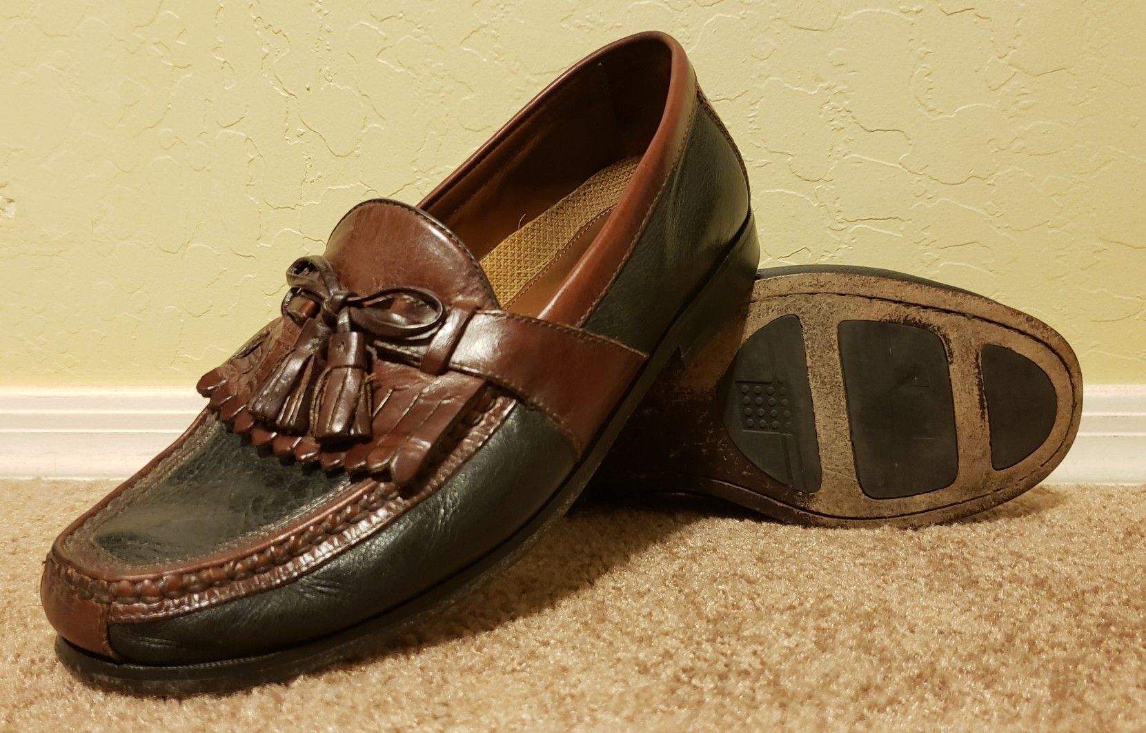 Johnston & Murphy Aragon II Black and BrownTassel Loafers Mens Size 10M 20-0592