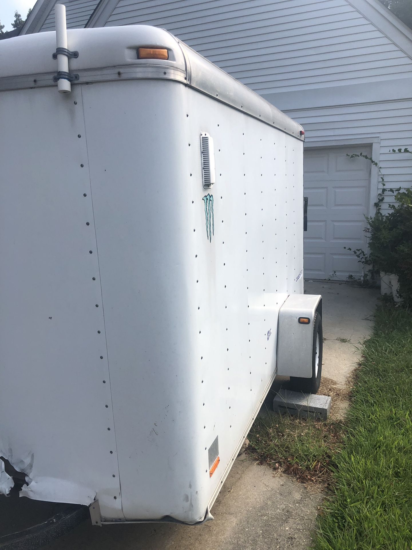 2001 enclosed trailer