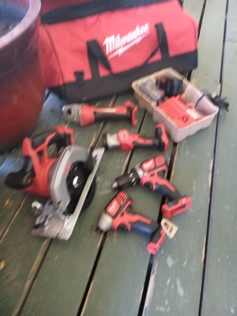 Milwaukee 18 Volt Tool Set