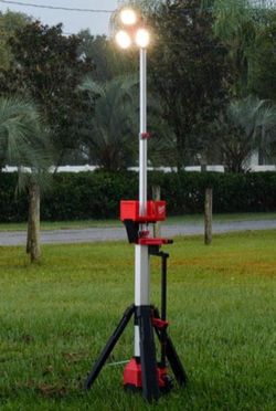 6000 Lumen Milwaukee Rocket light with bag