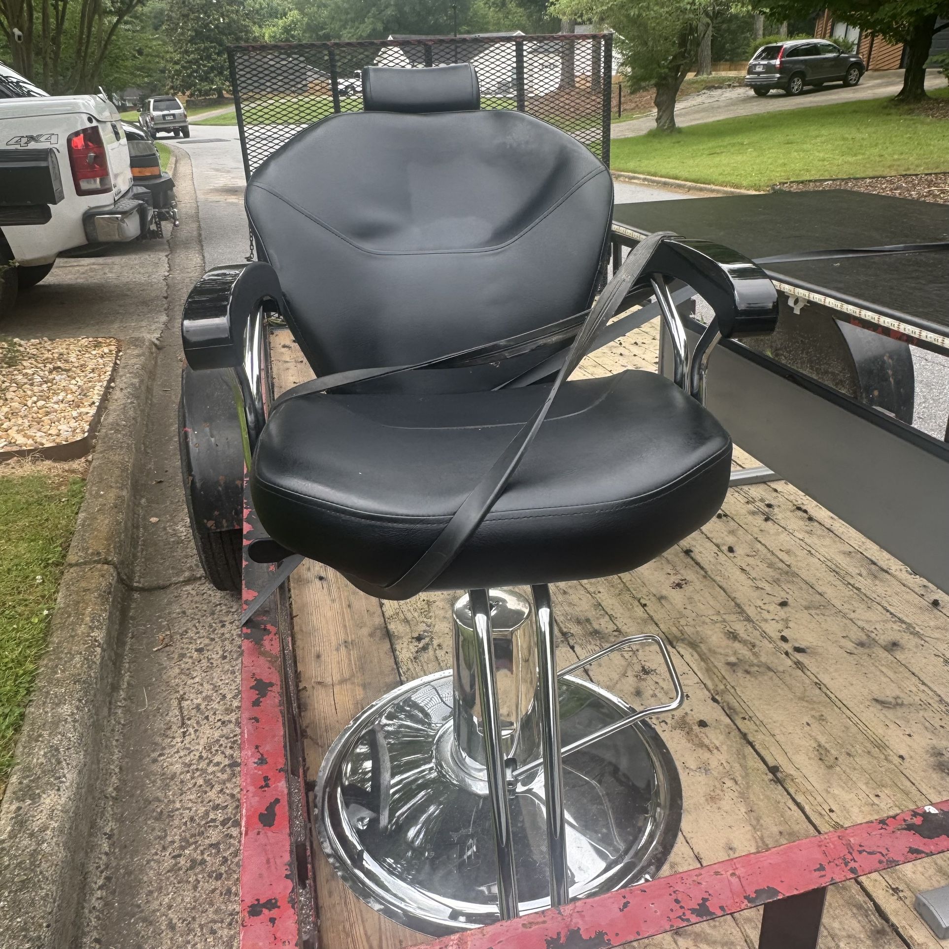 Artist Hand Barber Chair