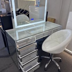 NEW✨✨Sparkling Vanity w/ LED Lights, Included Stool (As is)