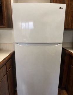 LG Top-Freezer Refrigerator White