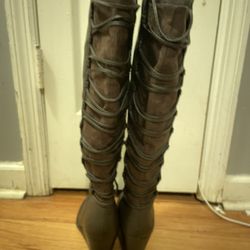 Brown Woman’s Boots Size 8.5