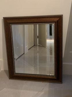 Wall accent mirror