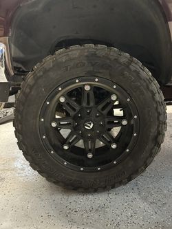 20 inch fuel wheels 35inch Toyo mt tires LIKE NEW