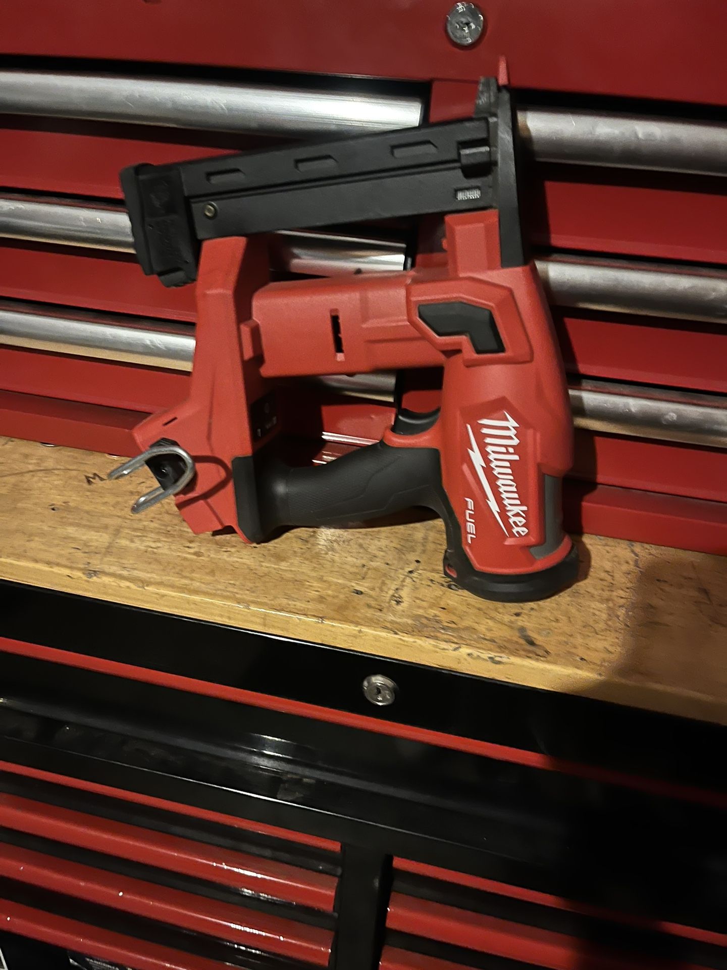 Milwaukee M18 Fuel 18g Stapler Gun