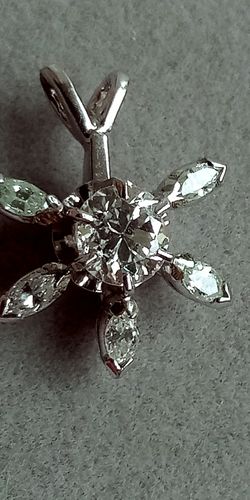 14k white sold Gold 1.25 carats Diamond pendant