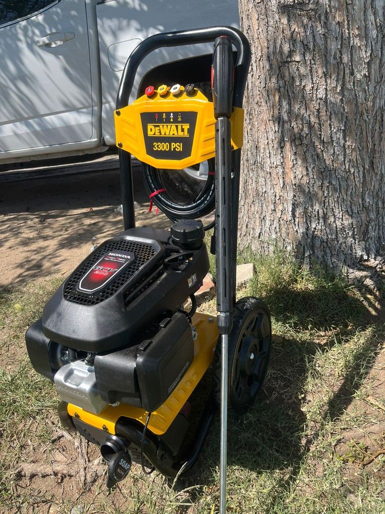 DEWALT
3300 PSI 2.4 GPM Cold Water Gas Pressure Washer with HONDA GCV200 Engine