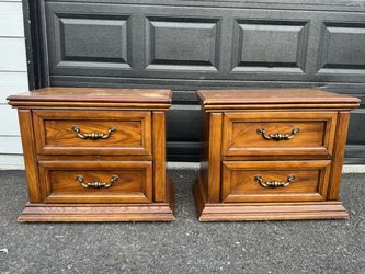 Solid Wood Nightstands / End Tables (Set of 2) – Oak, Brass Pulls