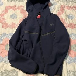 Dark blue nike tech size M