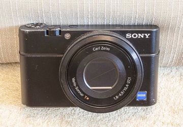 Sony RX100 I 20.20 MP 3.6x camera