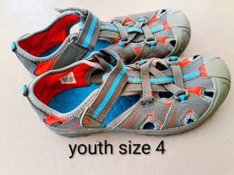 Boys Merill Hybrid Clogs Waterproof for Play, Sand, Surf, Poolside, Hiking Shoes / Sandals (youth size 4)