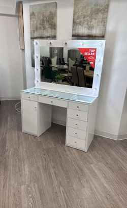 MAKEUP VANITY BRAND NEW IN BOX 