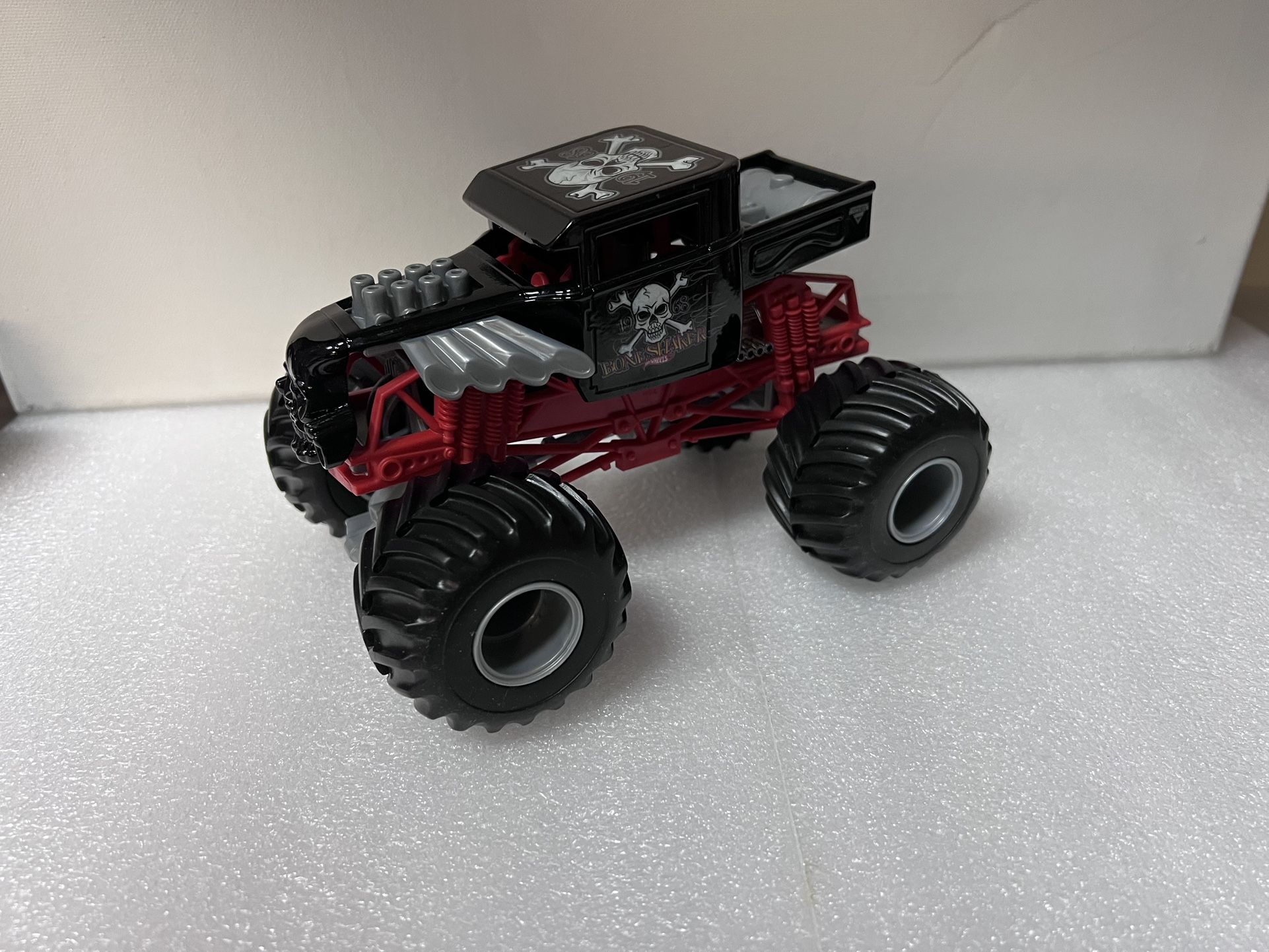 Monster Truck Big 1/24 Bone Shaker 1:24th Monster Truck