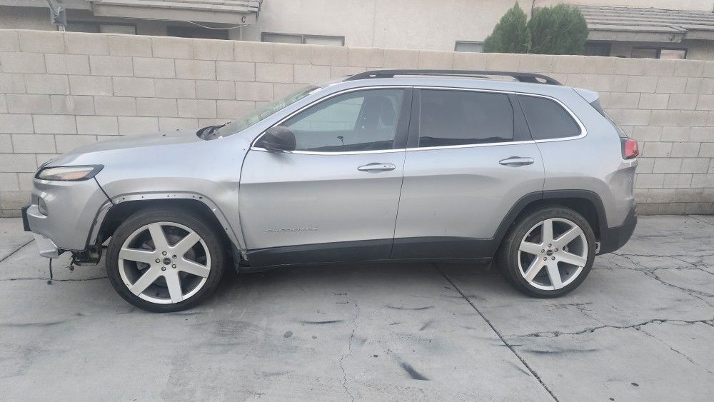 2017 Jeep Cherokee Limited For Parts