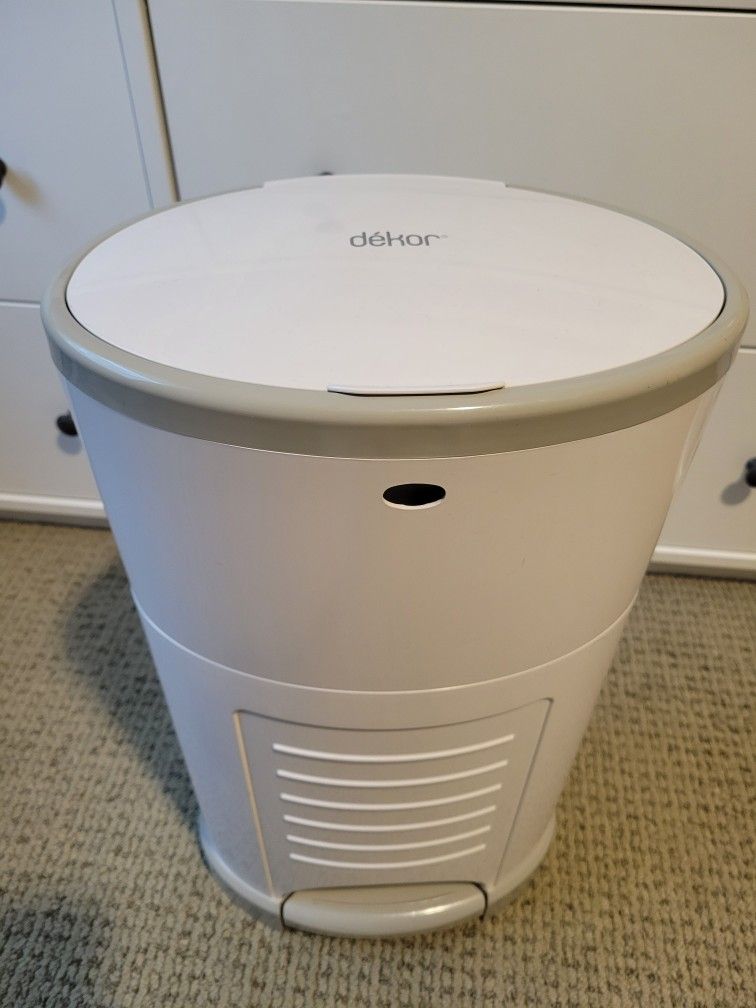 Dekor Classic Diaper Pail And Trash Bag