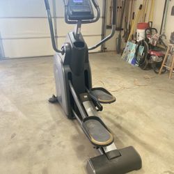 Nordic track ASR 1000 Model NTEL00907.1 Elliptical Exerciser With Power Incline Ramp