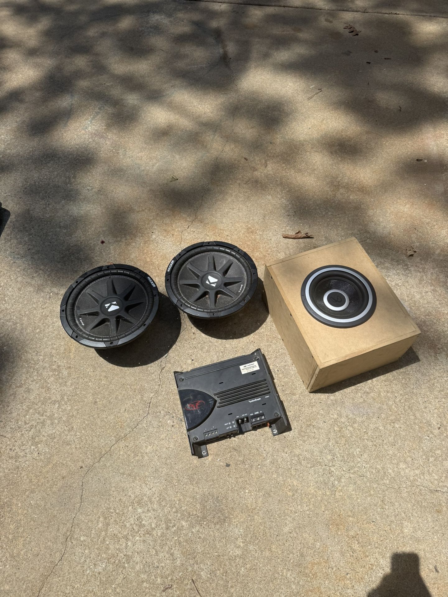 Car Subwoofers 2-12” kicker comp 1-8” eclipse Kicker p3001 amp